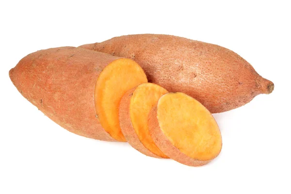 Zoete Aardappelen Met Schijfjes Geïsoleerd Een Witte Achtergrond — Stockfoto