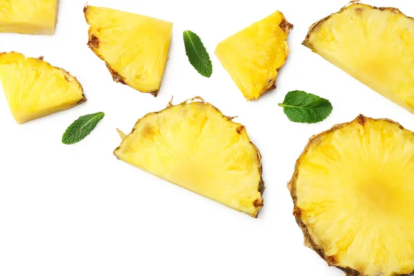 Reife Ananas Scheiben Geschnitten Isoliert Auf Weißem Hintergrund Gesunder Hintergrund — Stockfoto