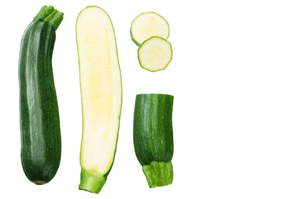 Courgettes Vertes Fraîches Avec Des Tranches Isolées Sur Fond Blanc — Photo