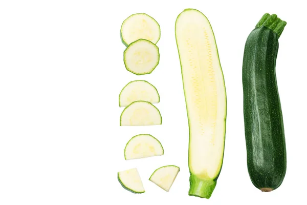 Verse Groene Courgette Met Plakjes Geïsoleerd Witte Achtergrond Bovenaanzicht — Stockfoto