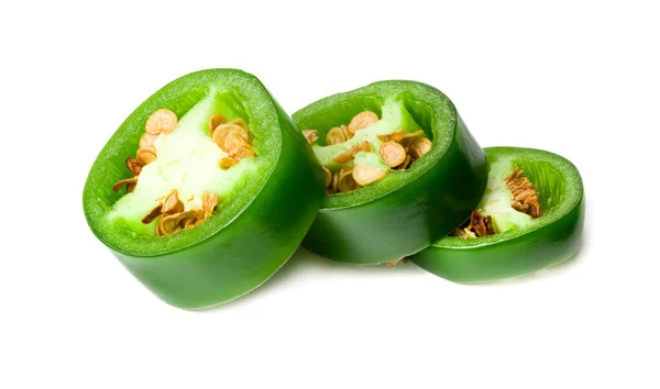 Scheiben Geschnittene Jalapeño Paprika Isoliert Auf Weißem Hintergrund Grüne Chilischote — Stockfoto