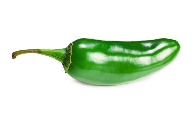 Jalapeno biberleri beyaz arka planda izole edilmiş yıllık Capsicum meyveleri.
