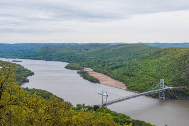 Bear Mountain Zirvesi ve Hudson Nehri U'hava manzara