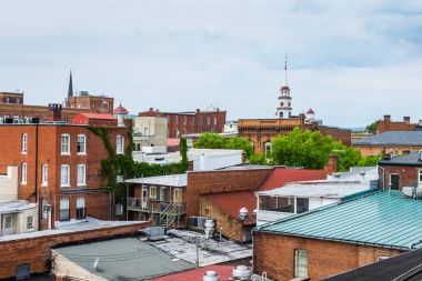 Tarihi Frederick, Maryland Carroll Creek Promena yakınındaki hava