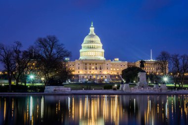 Geceleri Capitol binada Aydın Reflectio ile