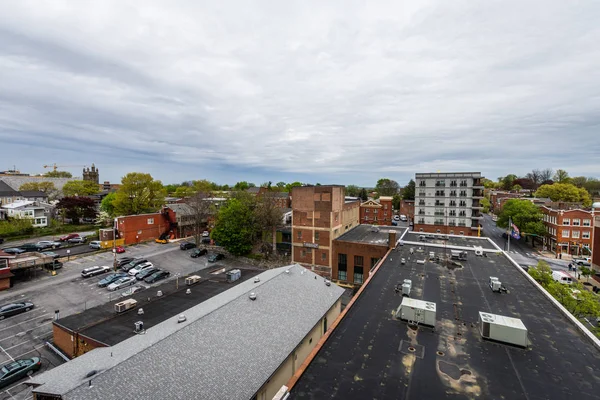 Luchtfoto van historische Frederick, Maryland in de buurt van Carroll Creek Promena — Stockfoto