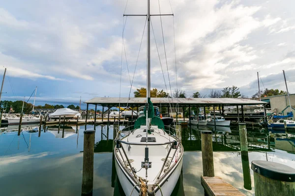 Herfst kleur de Chesapeake Bay Shore en Harbor in St Michaels — Stockfoto