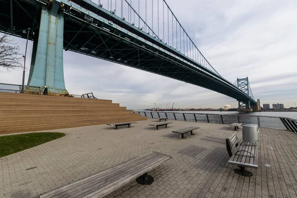 Benjamin Franklin Bridge en Filadelfia, Pennsylvania — Foto de Stock