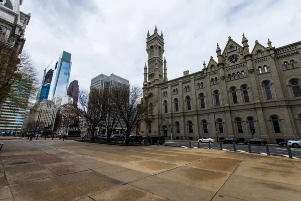 City Hall в центрі міста Філадельфії, штат Пенсільванія під час навесні не д — стокове фото