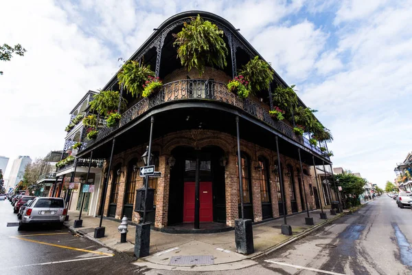 Downtown French Quarters en Nueva Orleans, Luisiana en un D nublado — Foto de Stock