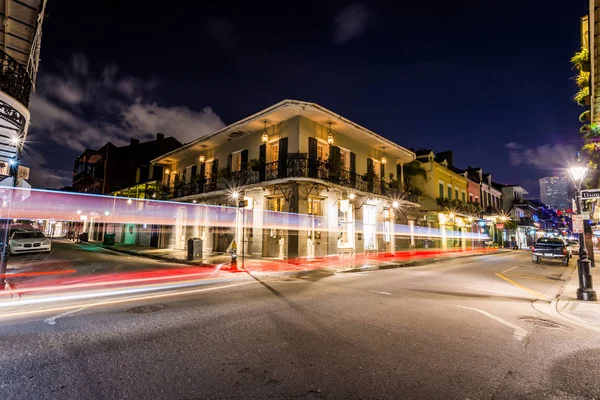 Downtown French Quarters Nueva Orleans, Luisiana por la noche — Foto de Stock