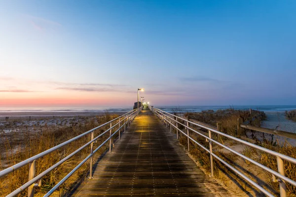 Muelle de pesca en Ventnor City Beach en la ciudad atlántica, Nueva Jersey — Foto de Stock