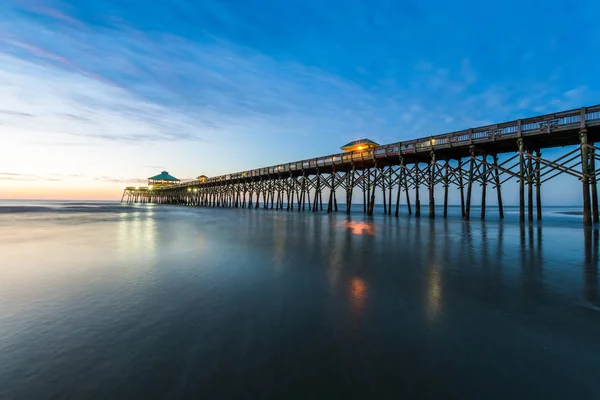 Folly Beach Pier al amanecer en Charleston, Carolina del Sur — Foto de Stock