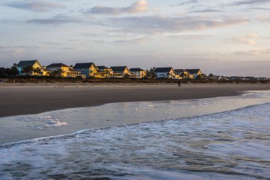 Isle Palms, Charleston Güney arabada evlerde plaj manzarası