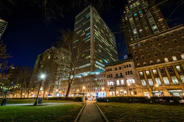 Rittenhouse Square w centrum miasta nocą w Filadelfii, Penn — Zdjęcie stockowe