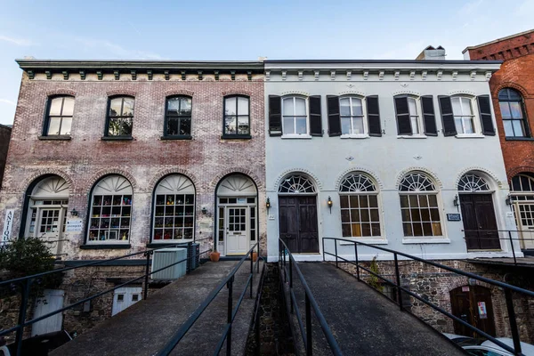 River Street en Savannah, Georgia en un día cálido — Foto de Stock