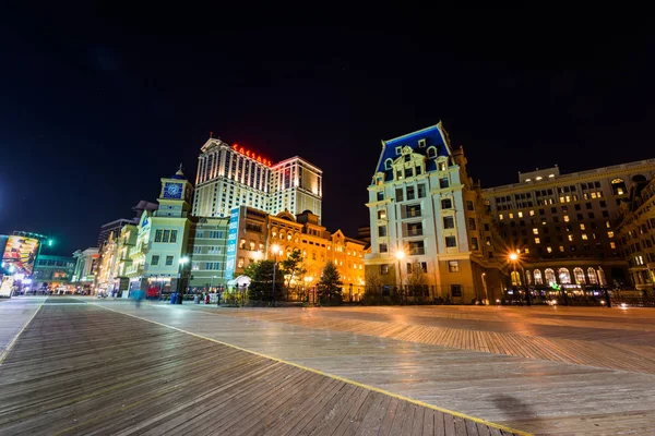 Skyline de Atlantic City, Nova Jersey à noite no calçadão — Fotografia de Stock