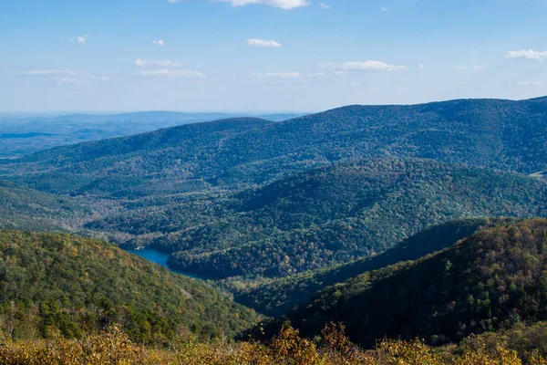 Skyline of The Blue Ridge Mountains in Virginia at Shenandoah Na — Stock Photo, Image