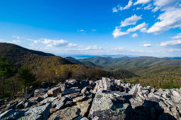 Skyline of The Blue Ridge Mountains in Virginia at Shenandoah Na — Stock Photo, Image