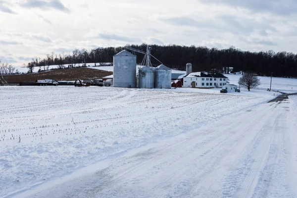 Snöigt land gårdar i södra York County Pennsylvania — Stockfoto