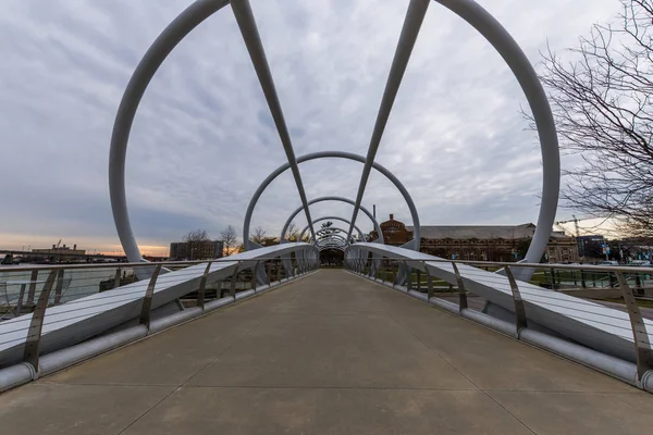 De werf Waterfront Park in Washington Dc op de voetgangers wandeling — Stockfoto