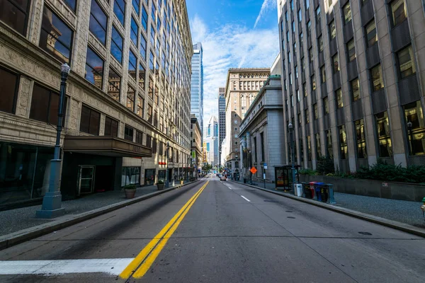 Dia quente nublado no centro de Pittsburgh, Pensilvânia — Fotografia de Stock