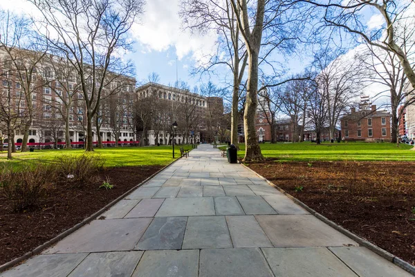 Washington square, στην Φιλαδέλφεια, Πενσυλβανία άνοιξη — Φωτογραφία Αρχείου