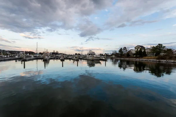 Hemingway Pier naast de Bay Bridge buiten Annapolis Maryl — Stockfoto