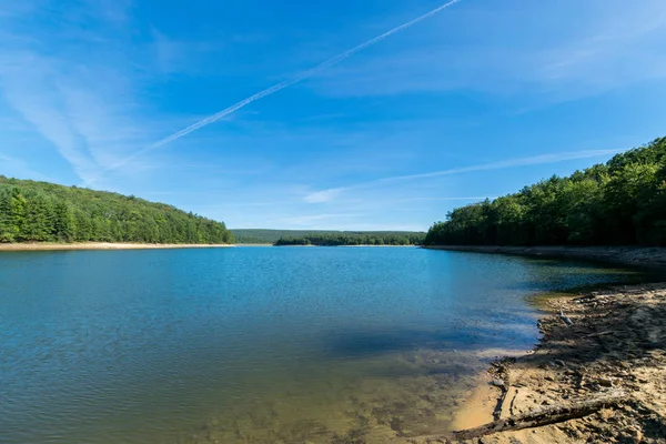 Met uitzicht op de Long Pine Reservoir in Michaux State Forest, Pennsyl — Stockfoto