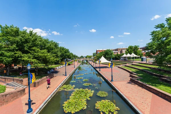 Área escénica en Carrol Creek Promenade en Frederick, Maryland —  Fotos de Stock