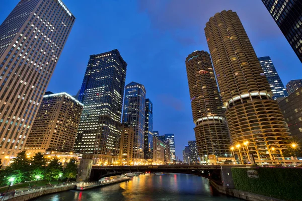 Malowniczym Brzegiem Rzeki Chicago Riverwalk Nocy Chicagio Stanie Illinois — Zdjęcie stockowe