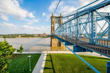 Smale Riverfront Park Cincinnati, Ohio yanında John A Roebling asma köprü