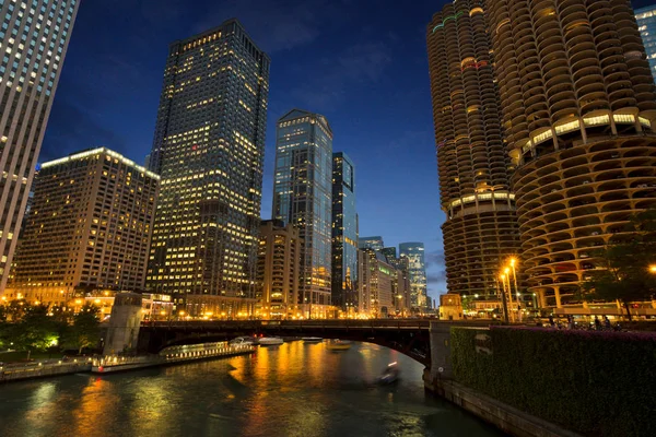 Γραφικό Ποταμό Σικάγο Riverwalk Νύχτα Στην Chicagio Ιλλινόις — Φωτογραφία Αρχείου