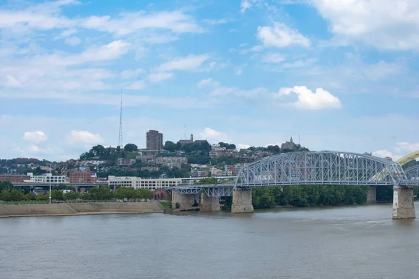 Skyline Cincinnati Ohio Partir Parque General James Taylor New Port — Fotografia de Stock