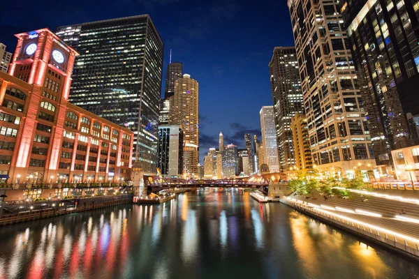Ночь Парке Риверуолк Центре Чикаго Штат Иллинойс — стоковое фото
