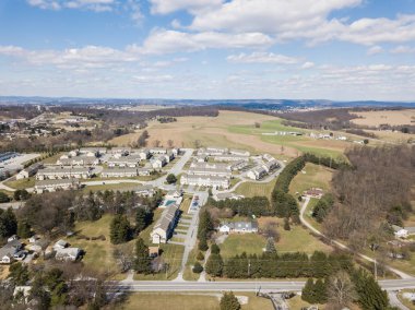 Kırsal tarım arazileri ve kırmızı aslan, Pennsylvania banliyölerde hava