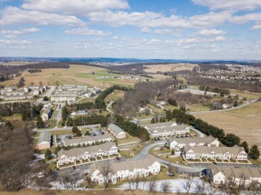 Kırsal tarım arazileri ve kırmızı aslan, Pennsylvania banliyölerde hava