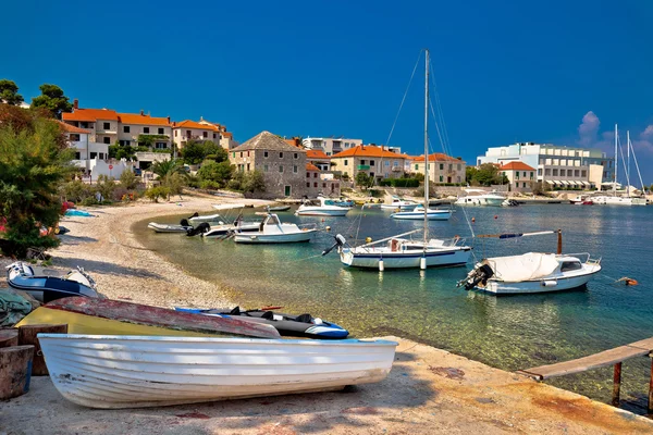 Dalmatische strand in Postira dorp — Stockfoto