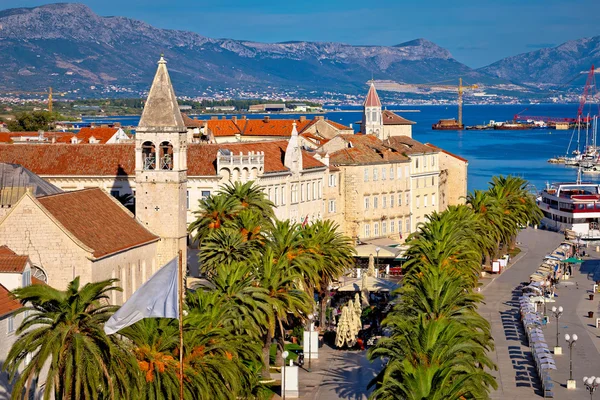 UNESCO stad Trogir waterkant weergave — Stockfoto