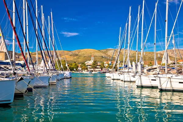 Trogir Şehri marina ve mimari görünüm