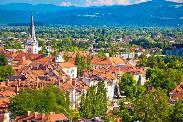 Ljubljana grön stadsbild antenn utsikt — Stockfoto
