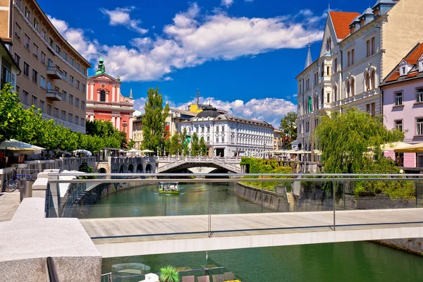 Ljubljana Stadtzentrum am grünen Fluss — Stockfoto