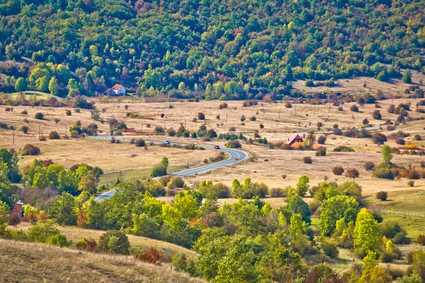 Estrada panorâmica D1 através da paisagem de Lika — Fotografia de Stock