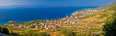 Bol Brac Adası panoramik havadan görünümü