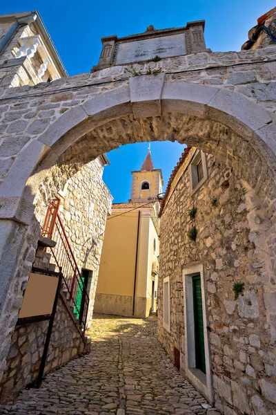 Ciudad de Pirovac puerta de piedra histórica — Foto de Stock