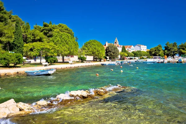 Villaggio costiero di Sveti Filip I Jakov spiaggia — Foto Stock