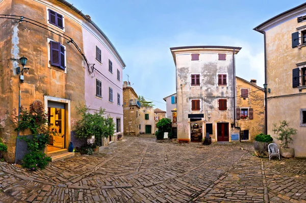 Praça de pedra da aldeia de Groznjan — Fotografia de Stock