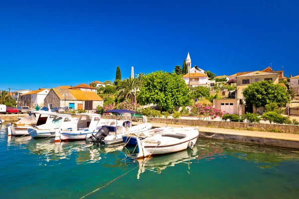 Stad van Kali turquoise waterkant — Stockfoto