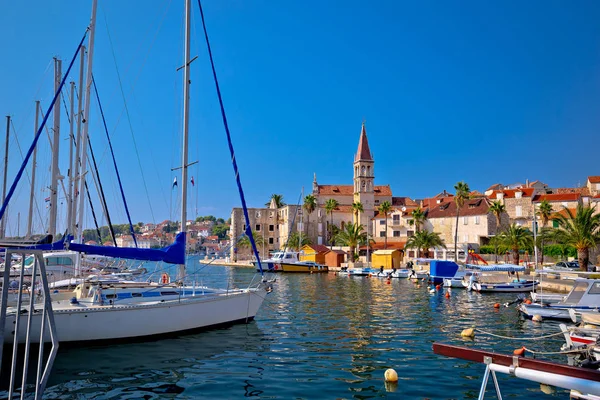 Town of Milna waterfront and marina — Stock Photo, Image