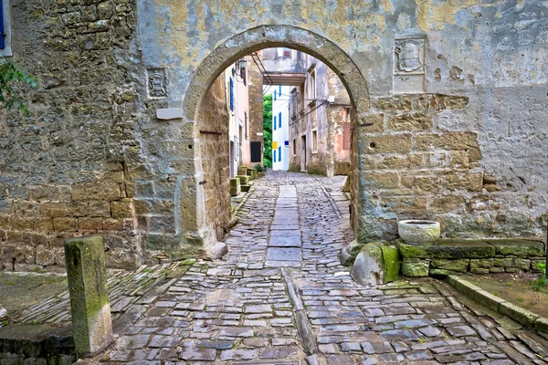 Stone gate of Groznjan village — Stock Photo, Image